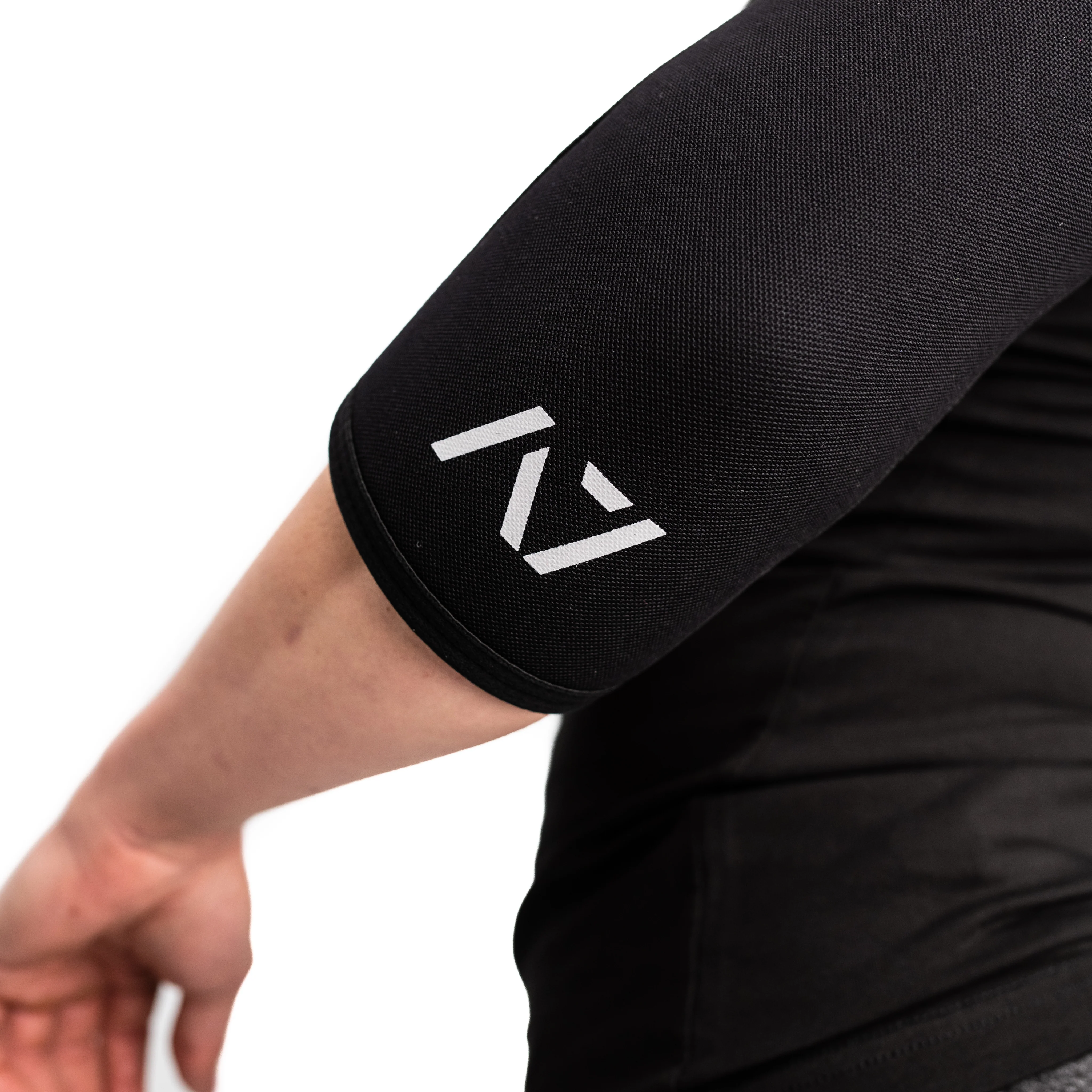 A7 7mm Elbow Sleeves - Black - Image 3